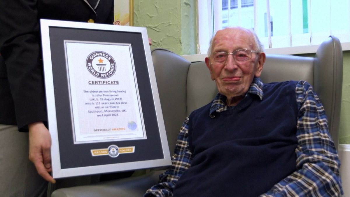 Nejstarším mužem na světě se stal 111letý Brit, během týdne je už třetí